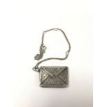 A STERLING SILVER ENGRAVED STAMP CASE ON CHAIN IN THE FORM OF AN ENVELOPE, 6.2G