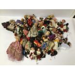 A LARGE COLLECTION OF VINTAGE MINIATURE DOLLS OF THE WORLD, INCLUDING MANY GERMAN 'EDI 16' DOLLS