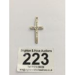 A 9CT YELLOW GOLD CROSS PENDANT SET WITH 24 DIAMONDS, 1.2G