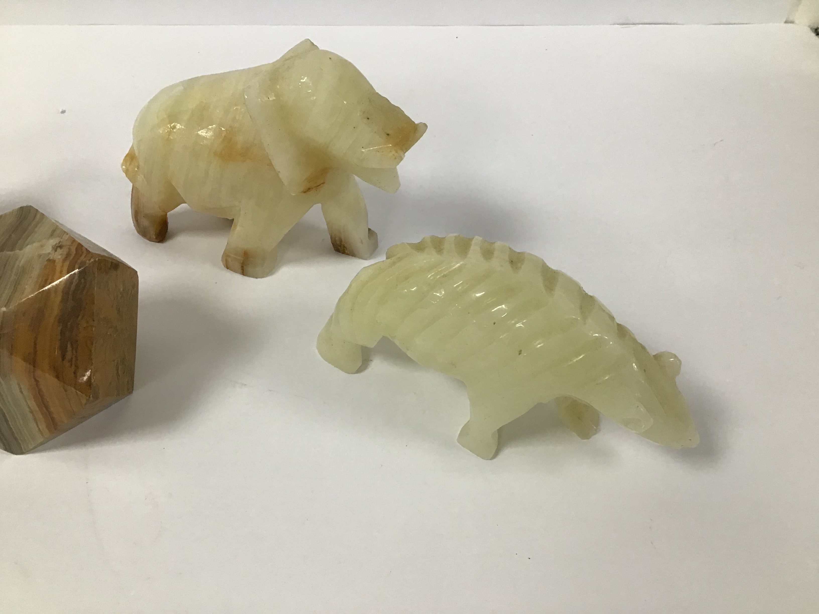 A GROUP OF FIVE CARVED SOAPSTONE ITEMS, INCLUDING THREE ANIMALS AND TWO PAPERWEIGHTS - Image 2 of 3