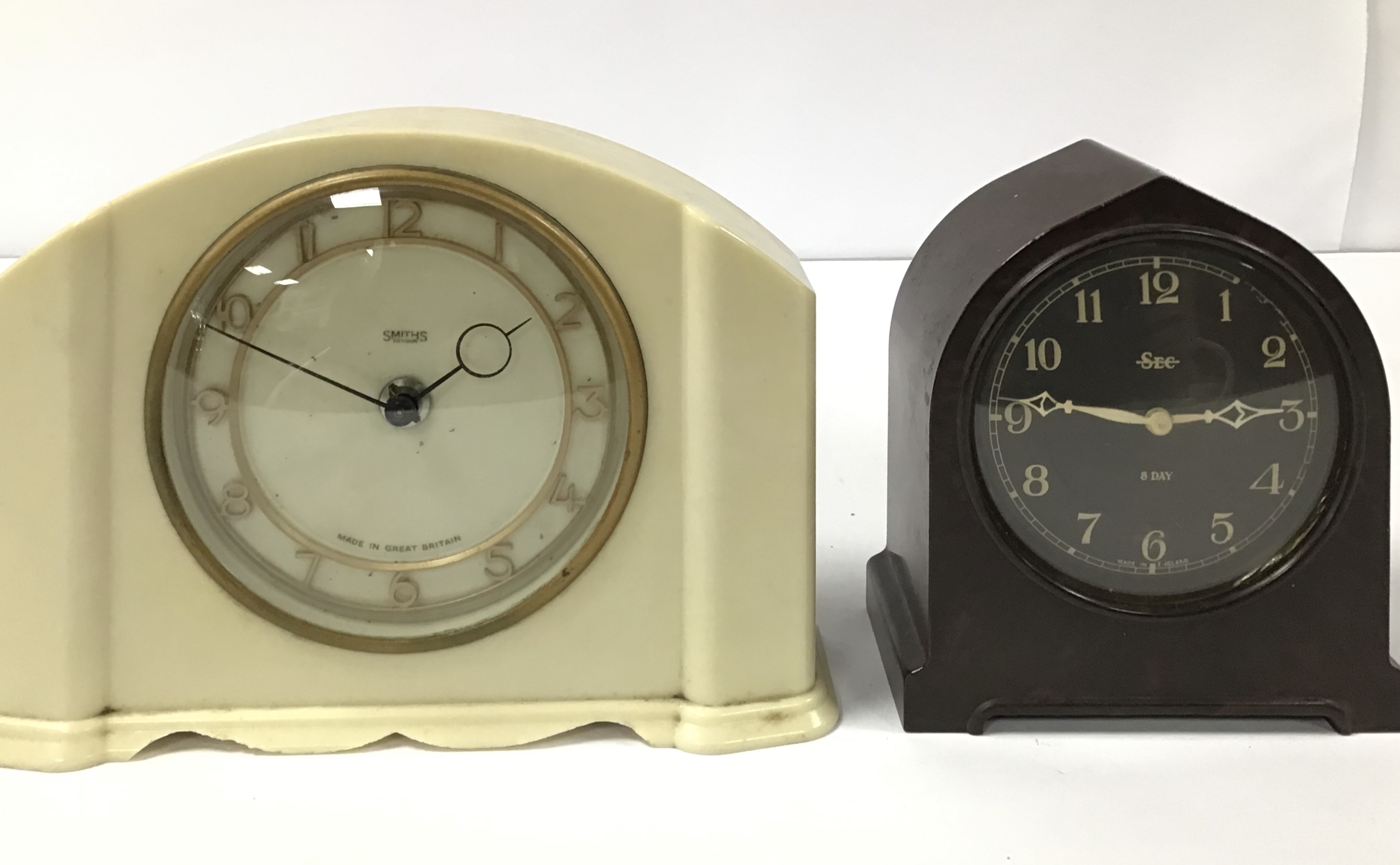 TWO ART DECO BAKELITE MANTLE CLOCKS, BOTH BY SMITHS, LARGEST 19.5CM WIDE