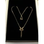 A 9CT GOLD LADIES NECKLACE WITH FITTED PENDANT, WITHIN WHICH ARE SET TWO BLUE STONES, 7.2G