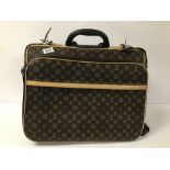 A LOUIS VUITTON STYLE TRAVEL CASE.