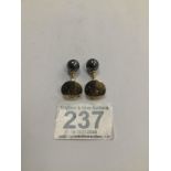 A PAIR OF 9CT GOLD CUFFLINKS WITH SHINY STONE BALL ENDS, UNMARKED, 11.5G