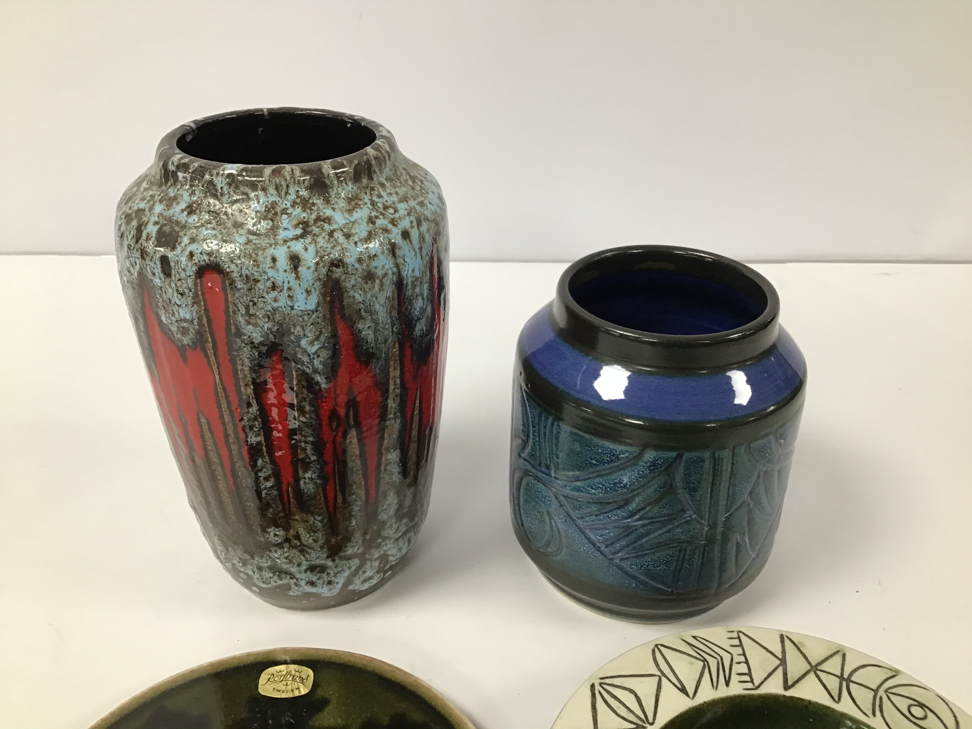 FOUR PIECES OF ART POTTERY, INCLUDING BLUE CELTIC POTTERY VASE, WEST GERMAN LAVA VASE ETC - Image 3 of 6