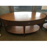 A MID CENTURY WOOD VENEER OVAL SHAPED COFFEE TABLE 120 X 60 X 56 CMS