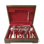 A CANTEEN OF SILVER PLATED CUTLERY IN FITTED OAK CANTEEN, 39.5CM WIDE