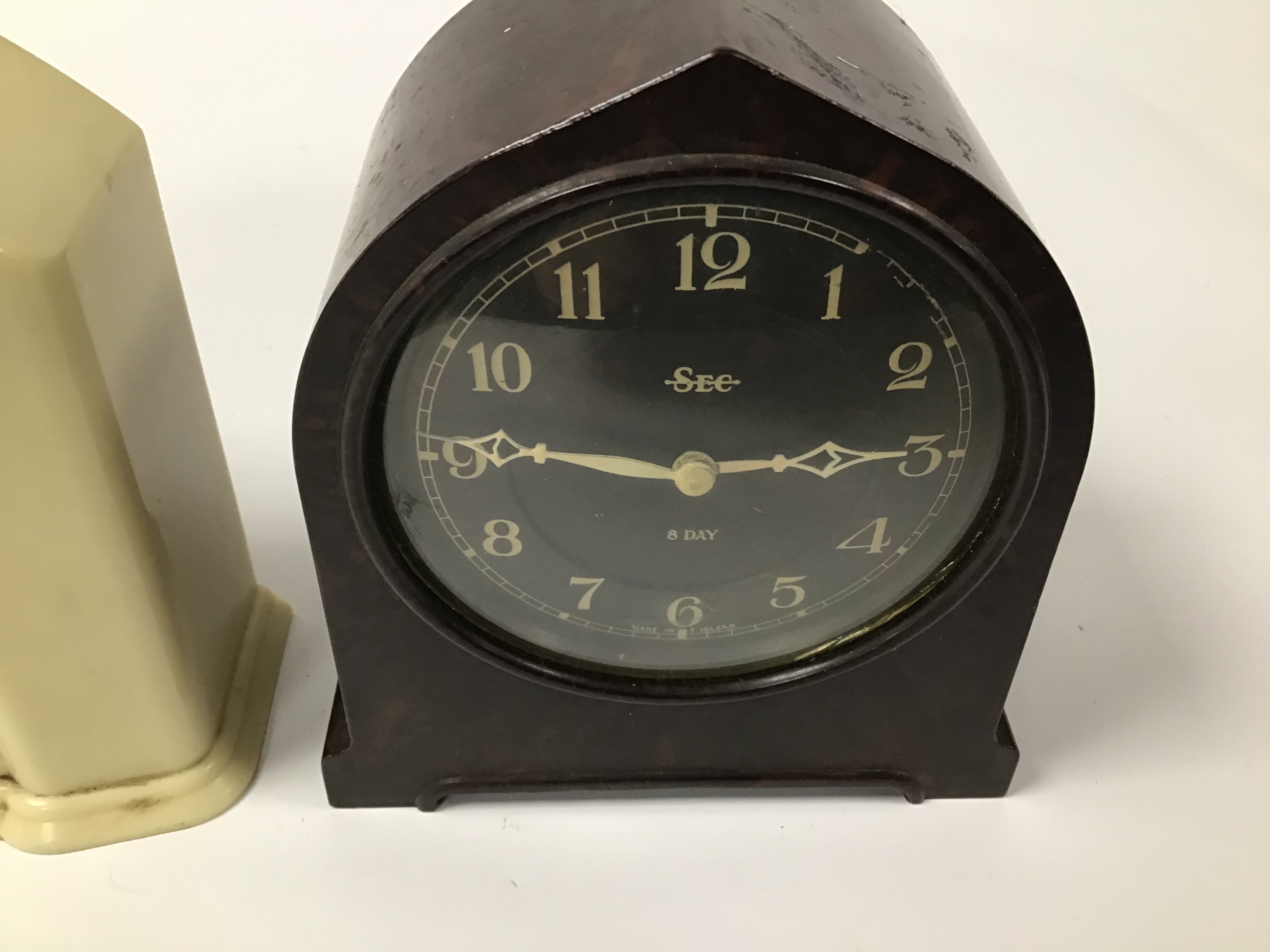 TWO ART DECO BAKELITE MANTLE CLOCKS, BOTH BY SMITHS, LARGEST 19.5CM WIDE - Image 2 of 4