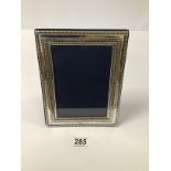 A SILVER MOUNTED PHOTO FRAME OF RECTANGULAR FORM, HALLMARKED SHEFFIELD 1993 BY CARRS, 17.5CM BY