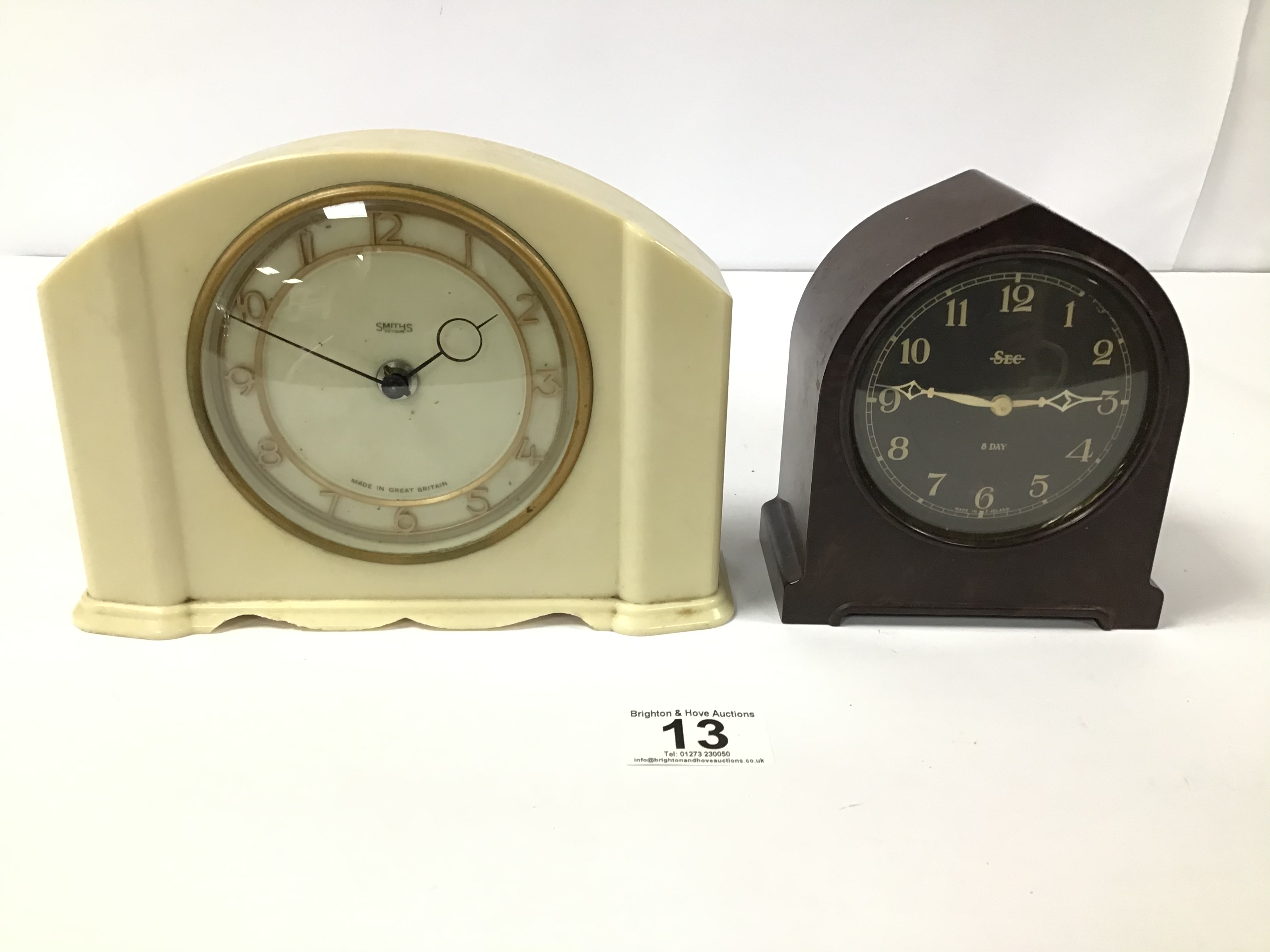 TWO ART DECO BAKELITE MANTLE CLOCKS, BOTH BY SMITHS, LARGEST 19.5CM WIDE - Image 4 of 4