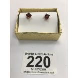 A PAIR OF 9CT GOLD AND GARNET SET EARRINGS, 0.92G