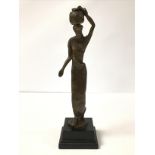 A BRONZE FIGURE OF AN AFRICAN WOMEN, INDISTINCTLY SIGNED TO BASE, RAISED UPON WOODEN BASE, 34CM