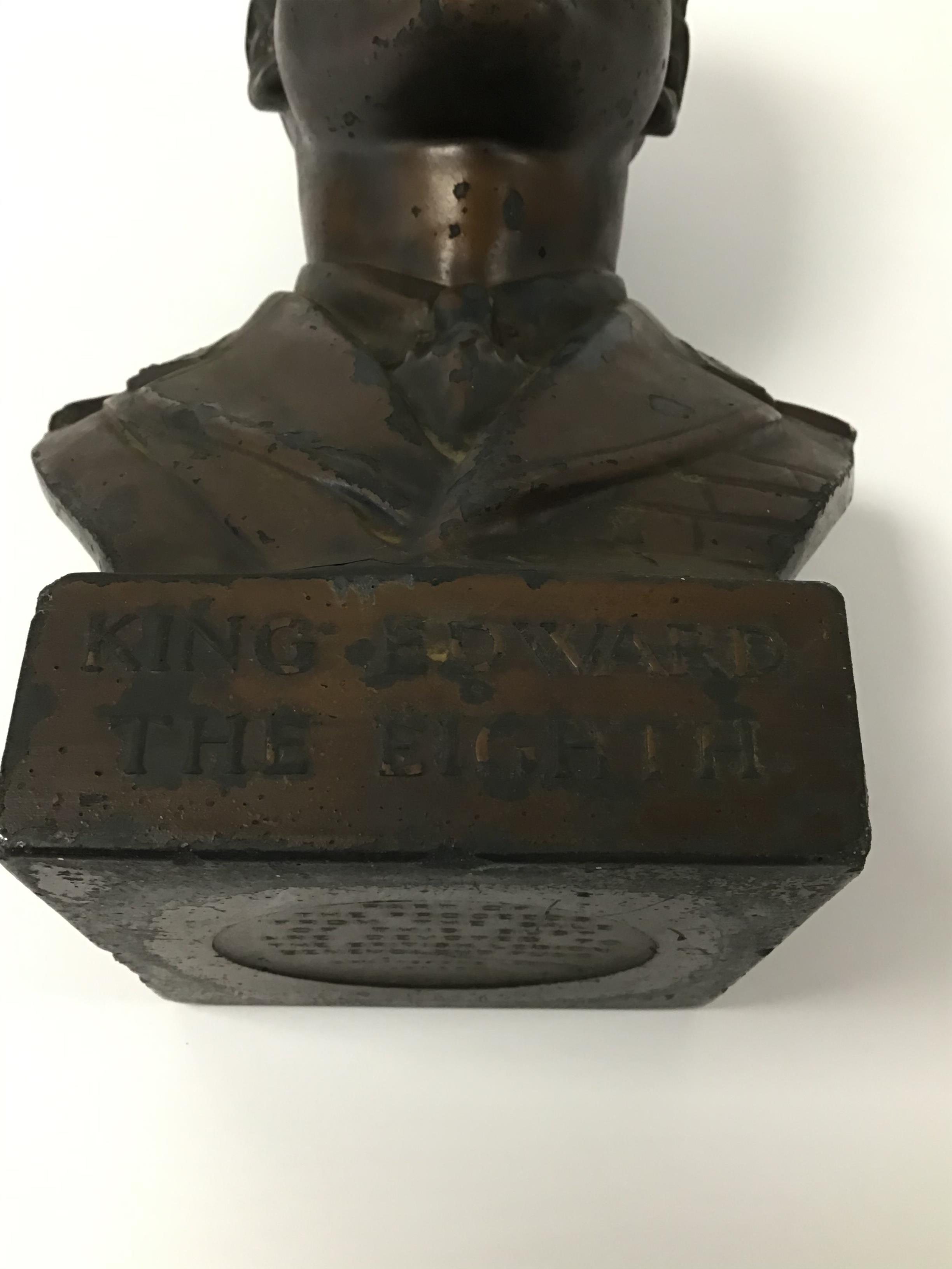 KING EDWARD THE EIGHTH, A BRONZED METAL BUST BY CRAFTSTONE LTD, DESIGNED L JENNINGS S, 29CM HIGH - Image 2 of 6