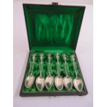 A cased set of continental white metal teaspoons with Maltese cross terminals