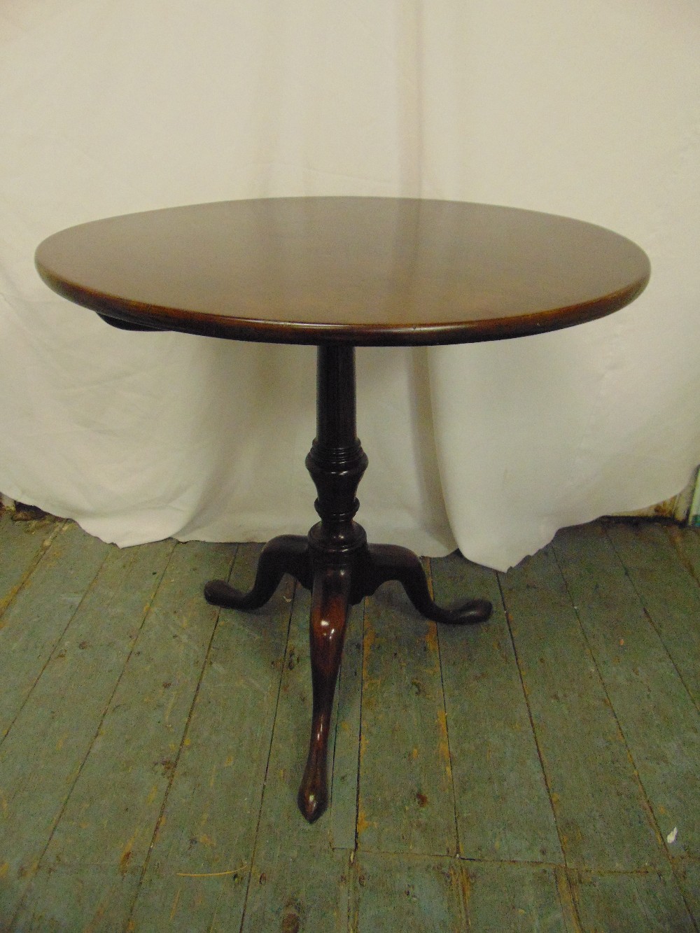 A Victorian mahogany circular tilt-top occasional table on three outswept legs