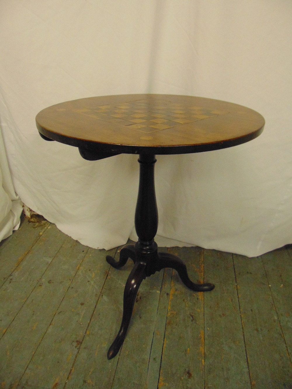 Late 19th/early 20th century tilt top table, inset with a chess board on three outswept legs - Image 2 of 2