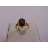 9ct yellow gold and garnet ring, approx total weight 4.0g