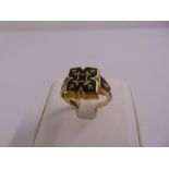 A gold and enamel signet ring, approx total weight 4.0g