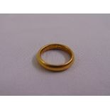 22ct yellow gold wedding band, approx total weight 8.2g