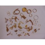 A quantity of 9ct gold jewellery, approx total weight 42.0g