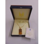 9ct gold and enamel Three Lions ingot pendant on a 9ct gold chain, approx total weight 11.4g, to