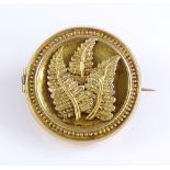 An unmarked gold circular New Zealand fern design brooch, diameter 28.8mm, 5.1g