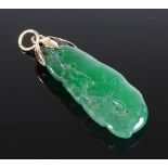 A jade carved and pierced pendant, with unmarked gold mount, height 36mm, 3.5g