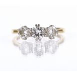 An 18ct gold 3-stone diamond ring, central diamond approx 0.4ct, total diamond content approx 1ct,