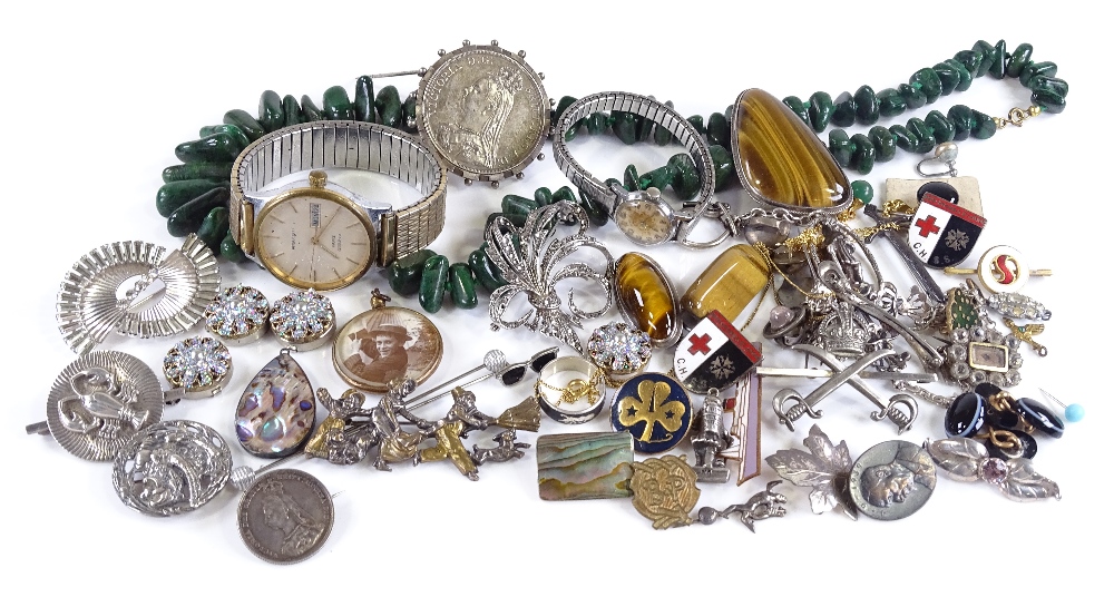 A group of various jewellery, including Continental silver lobster brooch, coin brooches etc - Image 2 of 4