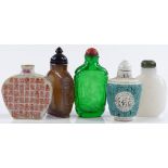 5 various Chinese porcelain and glass snuff bottles (5)