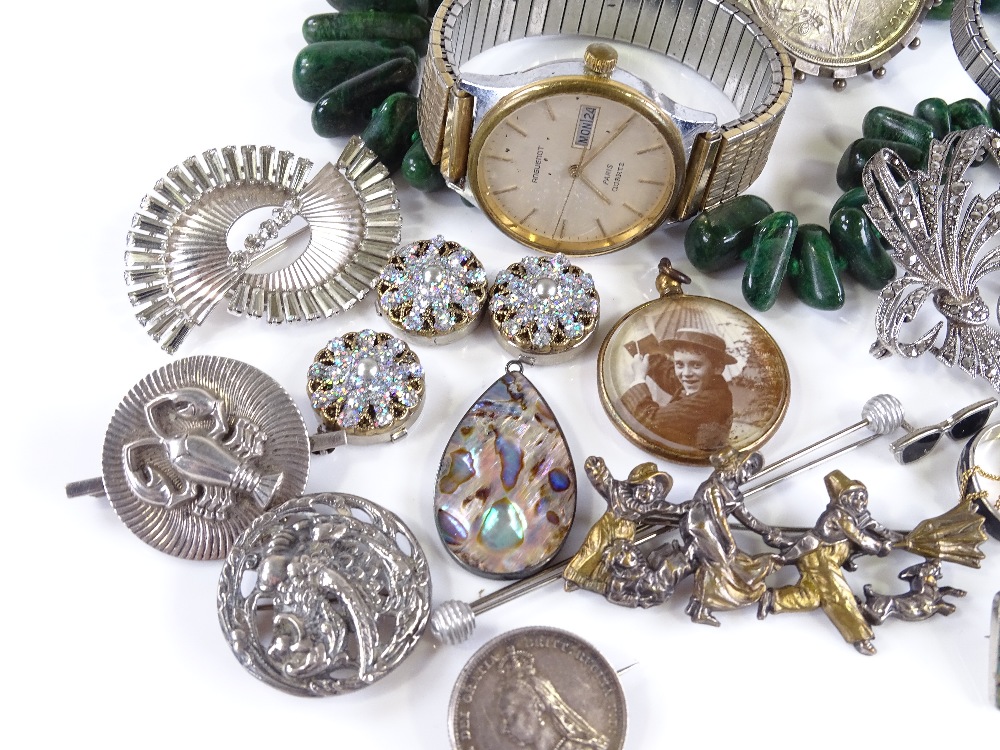 A group of various jewellery, including Continental silver lobster brooch, coin brooches etc - Image 3 of 4