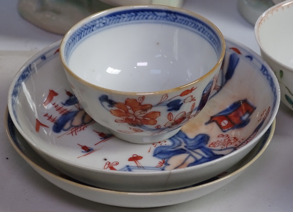 A Chinese porcelain box, tea bowls and saucers - Image 2 of 2