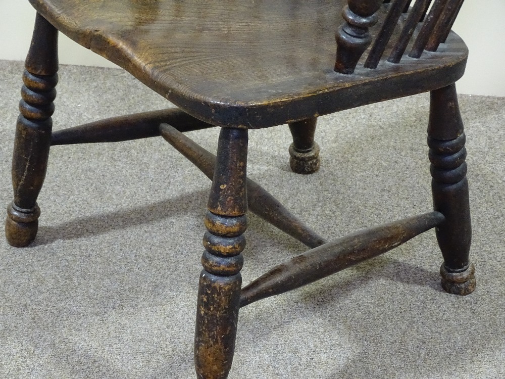 An elm-seated bow-arm Windsor chair - Image 4 of 4