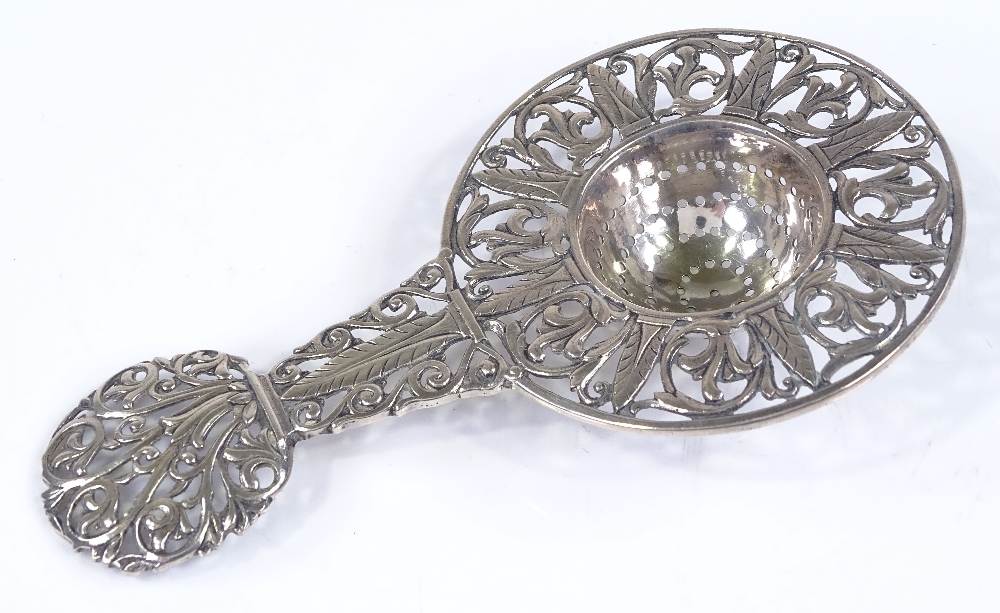 A Continental silver tea strainer, with pierced foliate surround, maker's marks L Berth, stamped