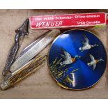 A Highland Club Whisky advertising penknife, a Swiss Army knife, 1 other, and a Stratton compact