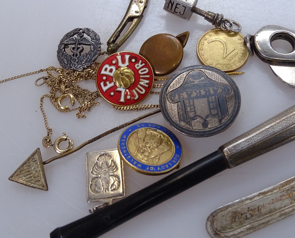 A group of miniature items, including a novelty barrel-shaped photo case, a silver bookmark, a cigar - Image 2 of 2