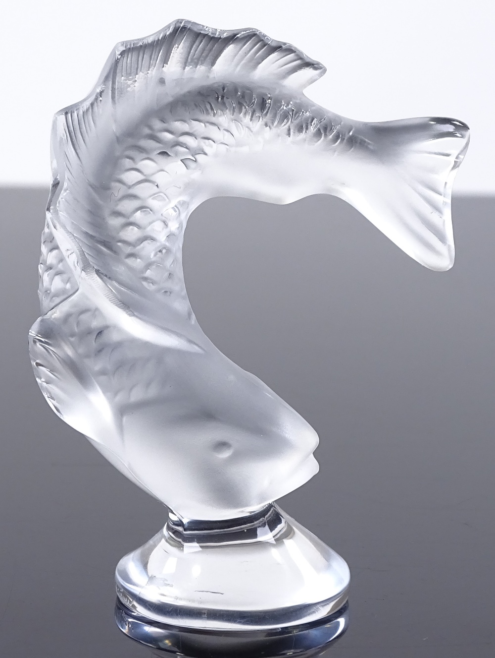 A Rene Lalique glass fish sculpture, engraved signature, height 7.5cm