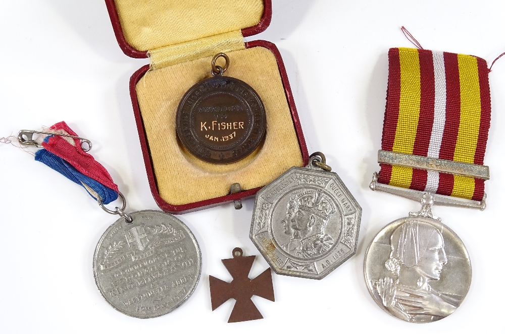 A group of commemorative medals, a Life Saving medal, Queen Mary 1914 Christmas tin etc - Image 3 of 3