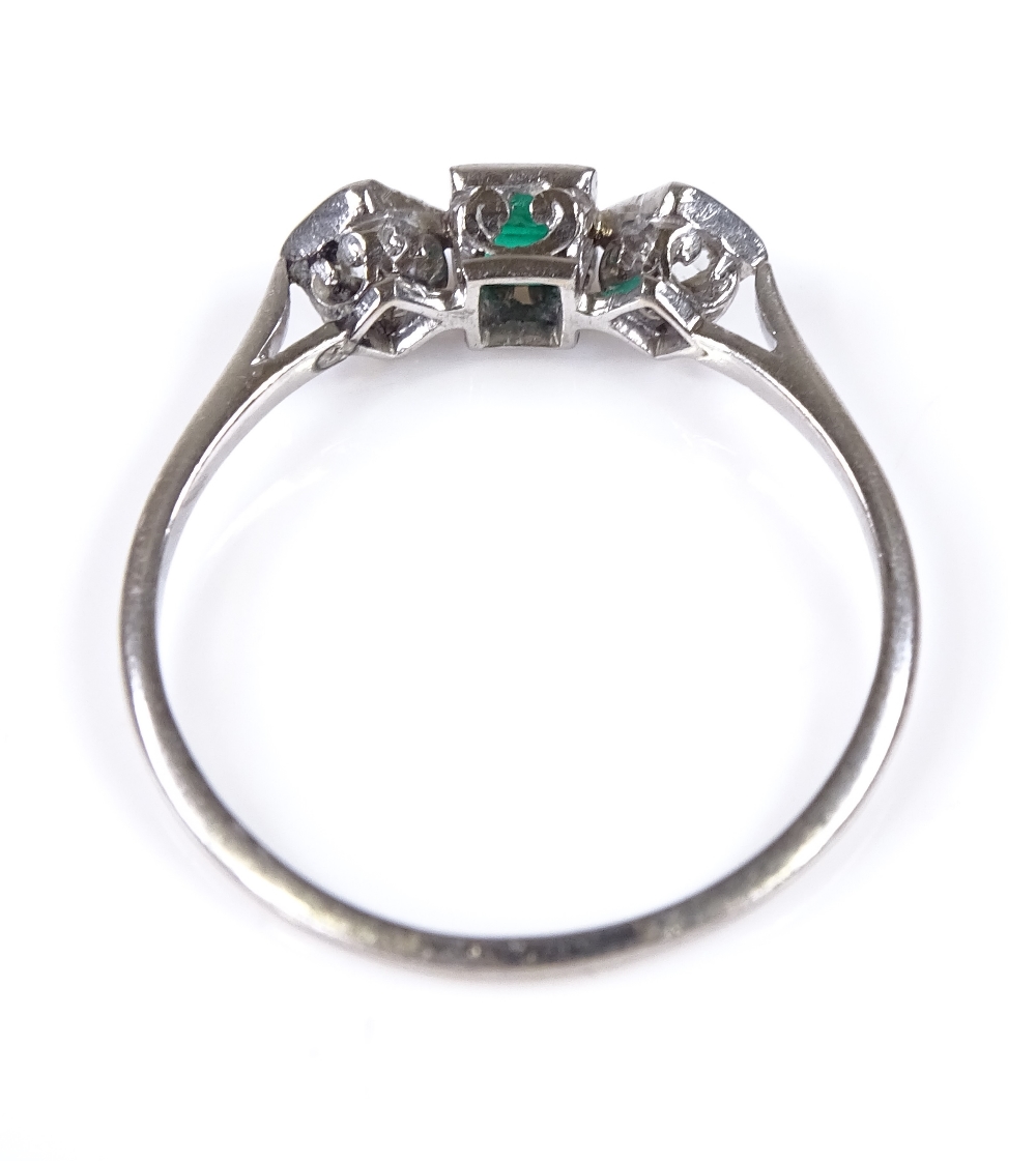 An Art Deco 3-stone emerald and diamond ring, platinum setting, setting height 4.5mm, size O, 1.8g - Image 3 of 4