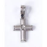 A small 14ct white gold diamond set cross pendant, stamped Triantos, overall height 21.3mm, 2.8g