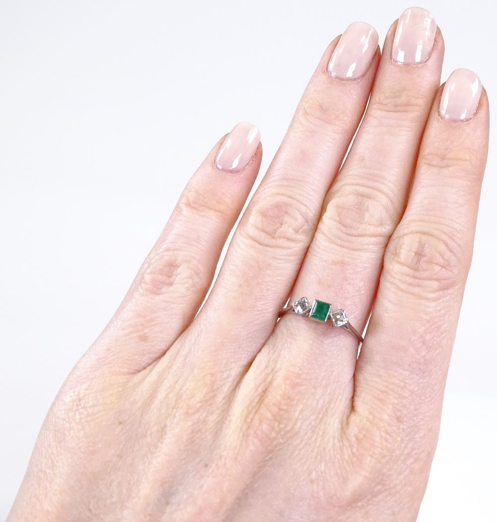 An Art Deco 3-stone emerald and diamond ring, platinum setting, setting height 4.5mm, size O, 1.8g - Image 4 of 4