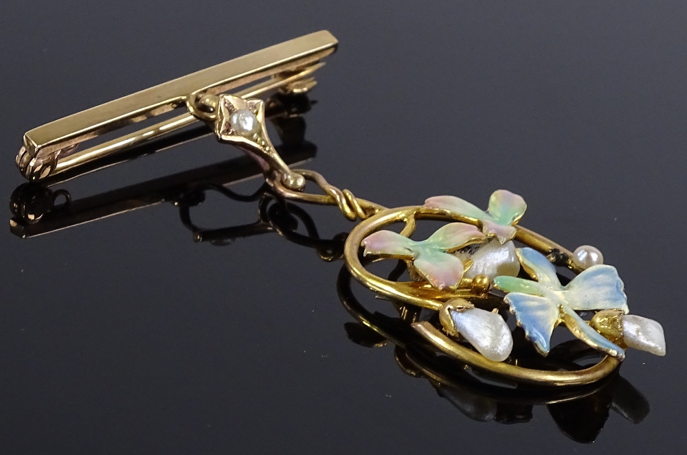 An Edwardian 9ct gold pearl and coloured enamel stylised pendant brooch, with openwork iris body and - Image 3 of 6