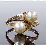 A 9ct gold double-pearl crossover ring, setting height 12.6mm, size R, 4g