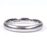 A platinum wedding band ring, band width 3mm, size N, 5.2g