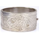 A Victorian wide silver hinged bangle, with engraved floral front panel, band width 31.4mm, internal