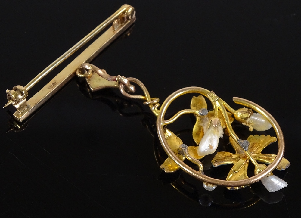 An Edwardian 9ct gold pearl and coloured enamel stylised pendant brooch, with openwork iris body and - Image 4 of 6