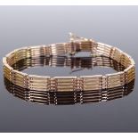 A 15ct gold gate link bracelet, length 200mm, 17.7g