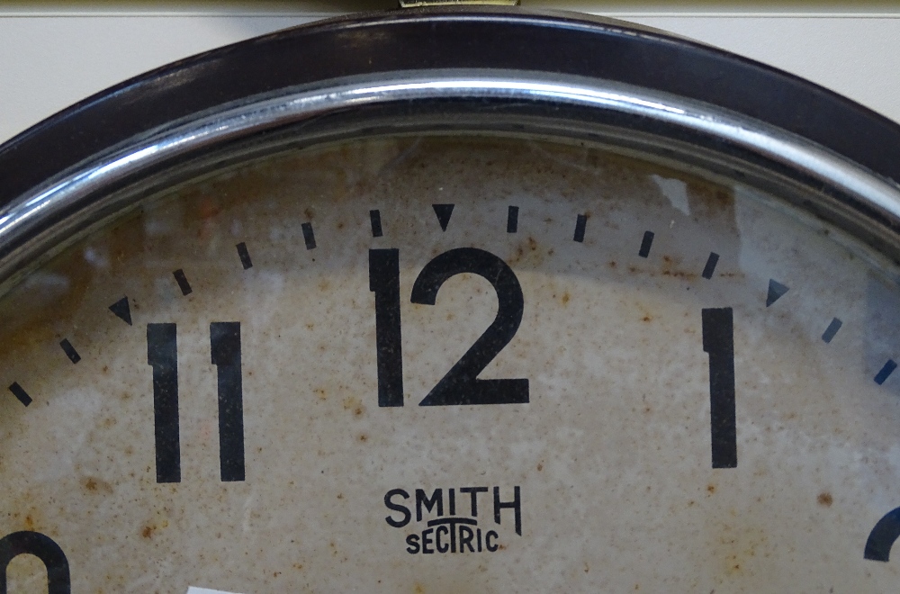 A Bakelite-cased Smith Sectric wall clock A/F, 13.5" across - Image 2 of 2