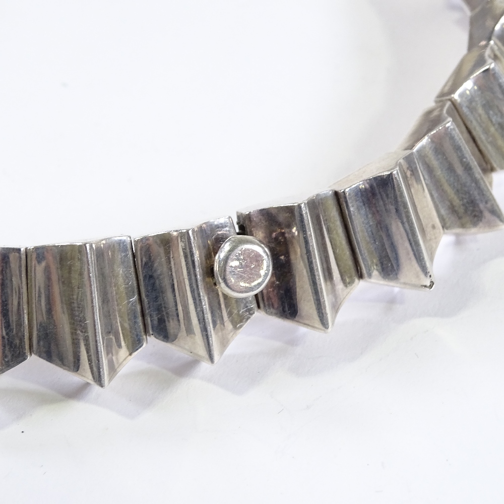 A Mexican sterling silver Taxco modernist collar necklace, of stylised design, possibly by Antonio - Image 3 of 4