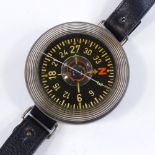 A Second War Period pilot's wrist compass, case diameter 6cm